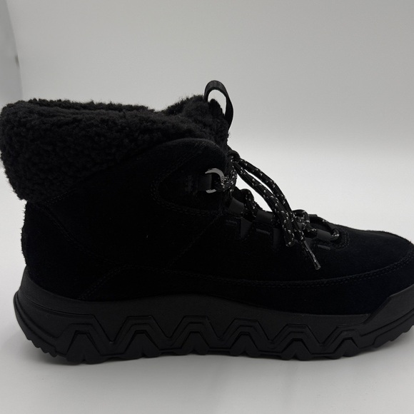 New-UGG-Terretrail Cozy Lace up Black Suede Fur-Lined Boots- Size 9 - Picture 5 of 11